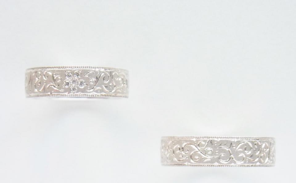 Flat hand carving ring with diamond / Flat hand carving ring